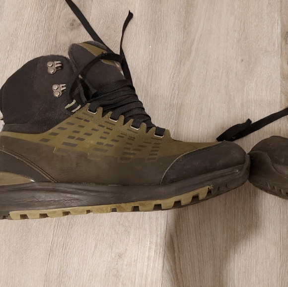 Boot - Picture 2 of 6